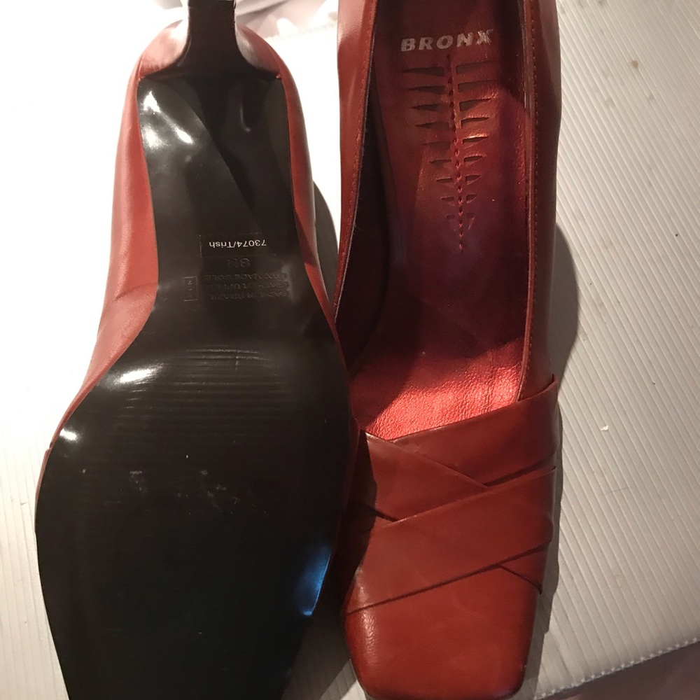 Beautiful Bronx leather new without tags